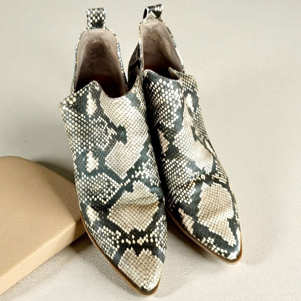 Universal Thread Snakeskin Pattern Ankle Booties - Picture 4 of 14